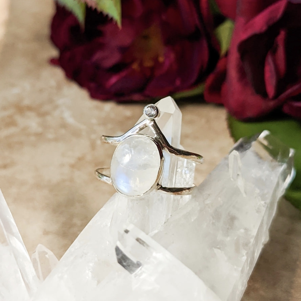 🦋LAST🦋 NWT Bentley & Lo Moonstone and Topaz .925 Ring